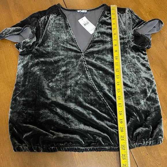 Splendid Women's‎ New Black V Neck Velvet Short Sleeve Blouse Top Shirt Sz S - Picture 3 of 12